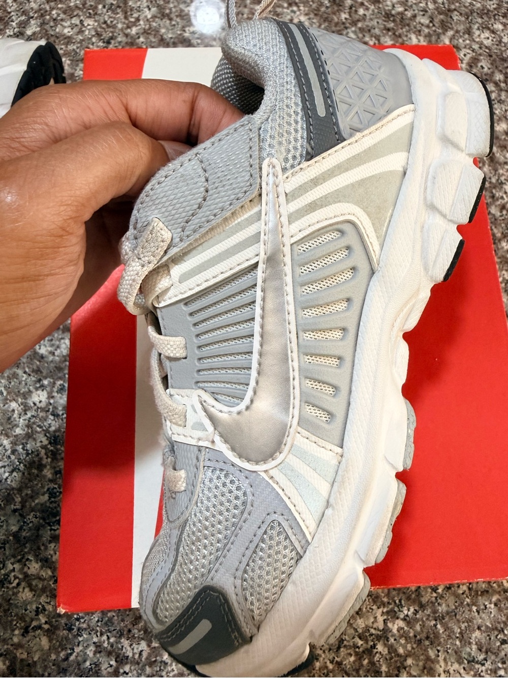 Nike Kids Iron Grey/Chrome Vomero 5 (PS) - Picture 6 of 13